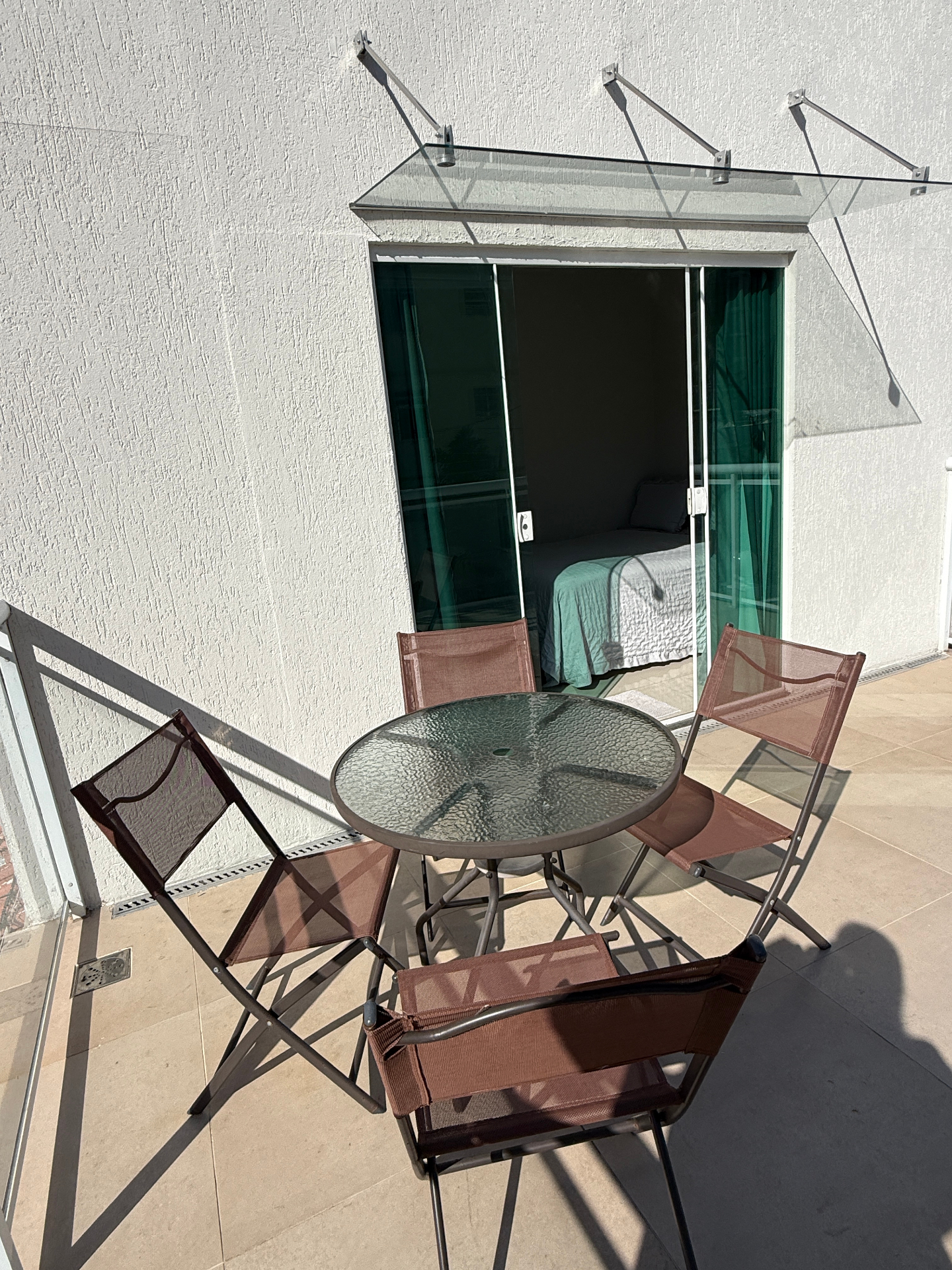 Varanda ensolarada da Casa Sossego e Aconchego